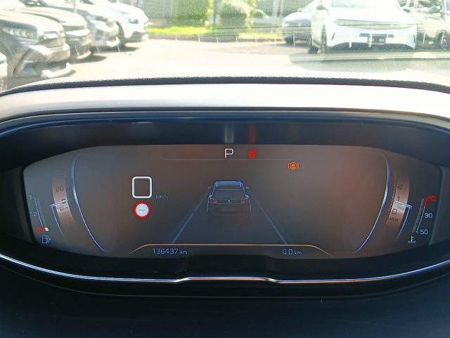 PEUGEOT 5008 usata, con Leve al volante