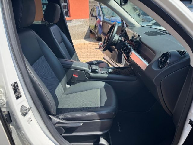 MERCEDES-BENZ GLB 200 usata, con Bracciolo