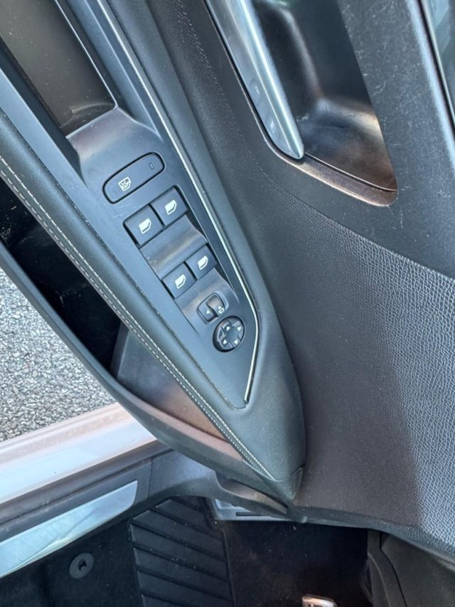 PEUGEOT 5008 usata, con Chiusura centralizzata