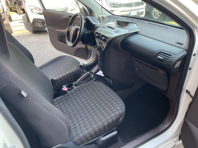 TOYOTA iQ usata, con Climatizzatore