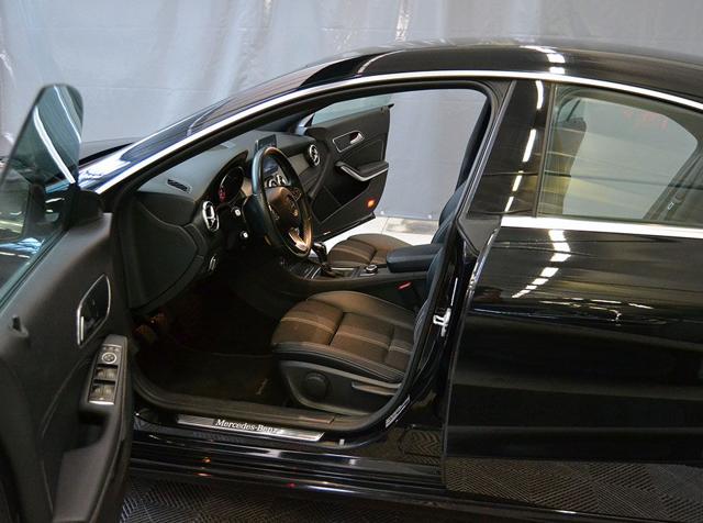 MERCEDES-BENZ CLA 180 usata, con Airbag