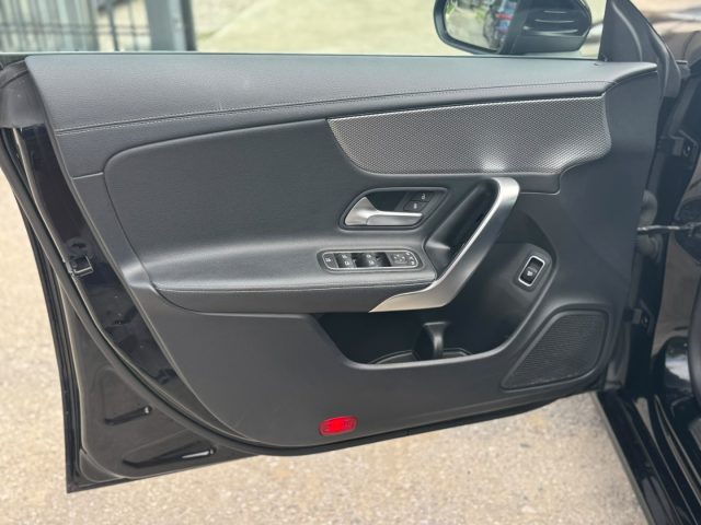 MERCEDES-BENZ CLA 200 usata, con Sistema di navigazione