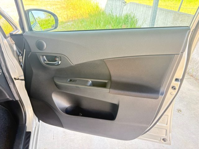TOYOTA Verso-S usata, con Kit fumatori