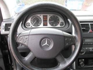 MERCEDES-BENZ B 180 usata, con Alzacristalli elettrici