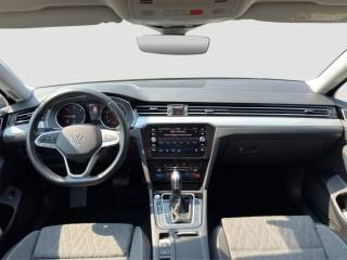 VOLKSWAGEN Passat usata 11