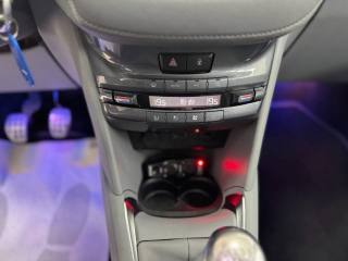 PEUGEOT 208 usata, con Touch screen
