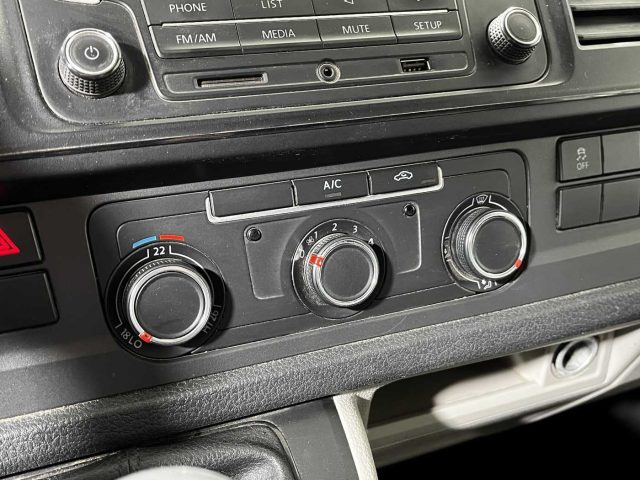 VOLKSWAGEN Transporter usata 22