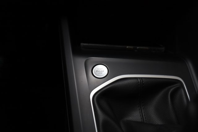 VOLKSWAGEN Golf usata, con Specchietto retrovisore con funzione antiabbagliamento