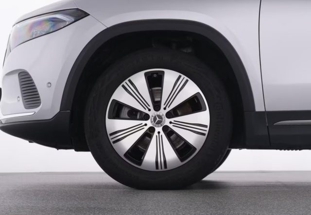 MERCEDES-BENZ EQA usata, con Fendinebbia