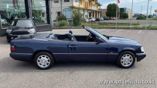MERCEDES-BENZ E 200 usata 31