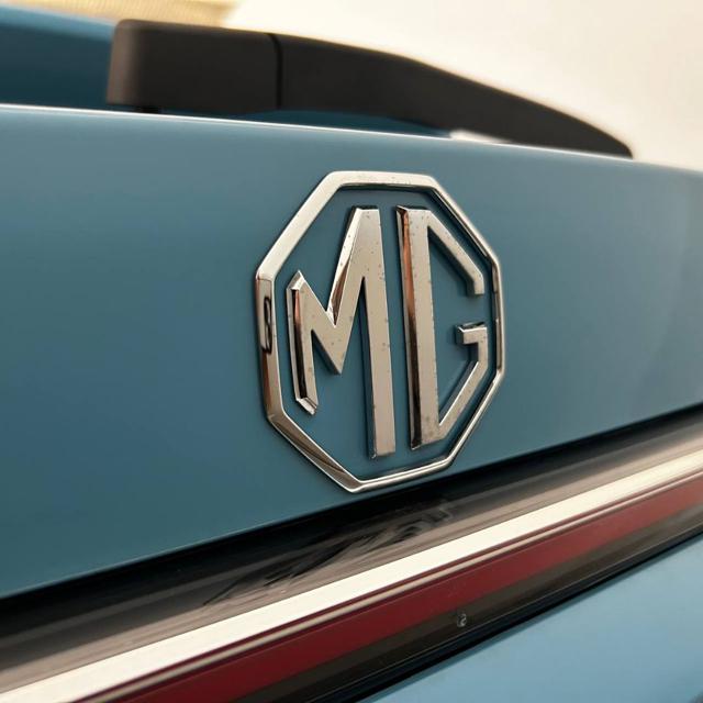 MG HS usata, con Specchietti laterali elettrici