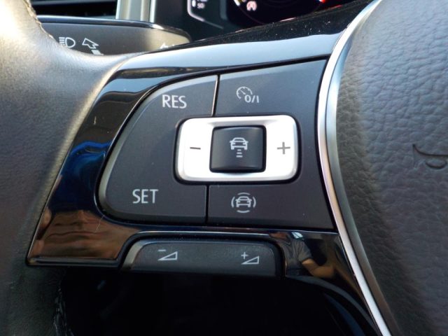 VOLKSWAGEN T-Roc usata, con Touch screen