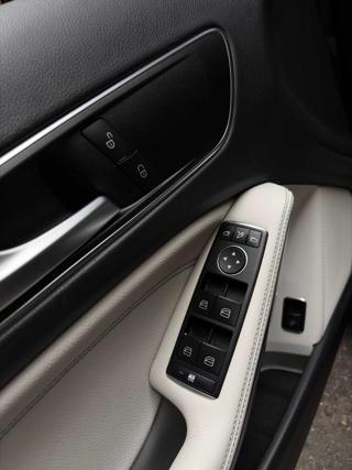 MERCEDES-BENZ GLA 180 usata, con Autoradio