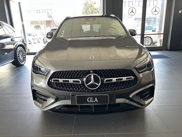 MERCEDES-BENZ GLA 200 usata, con Airbag
