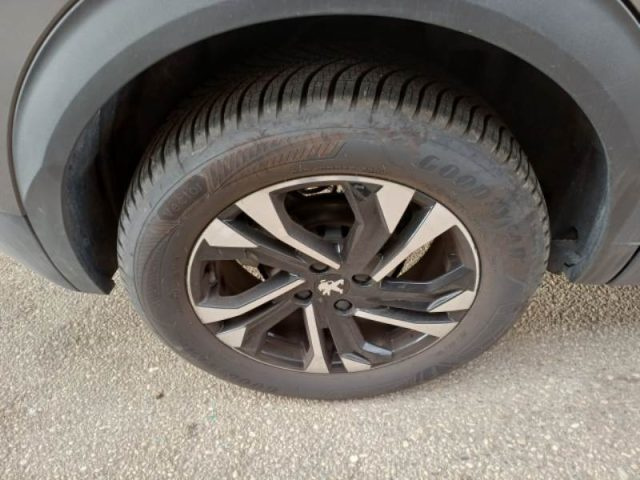 PEUGEOT 2008 usata, con Sensori di parcheggio posteriori