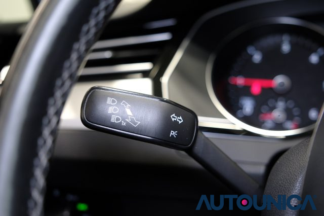 VOLKSWAGEN Passat Variant usata, con Bracciolo