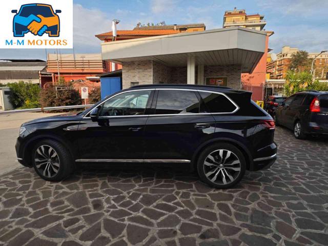 VOLKSWAGEN Touareg usata, con Autoradio