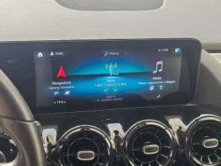 MERCEDES-BENZ GLA 180 usata, con Controllo automatico clima