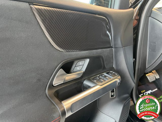 MERCEDES-BENZ GLB 200 usata, con Controllo automatico clima