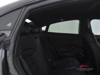 PORSCHE Taycan usata 10
