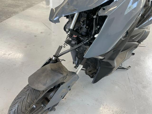 YAMAHA X-MAX 300 usata 9