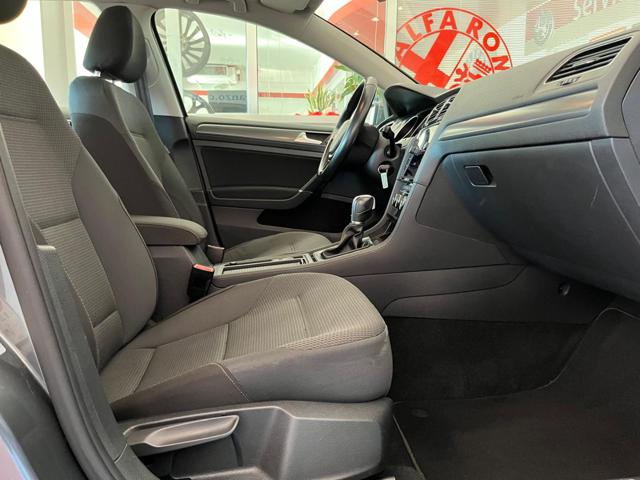 VOLKSWAGEN Golf usata, con USB