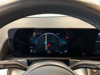 MERCEDES-BENZ GLB 180 usata, con Controllo automatico clima