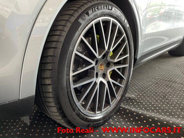 PORSCHE Cayenne usata, con USB