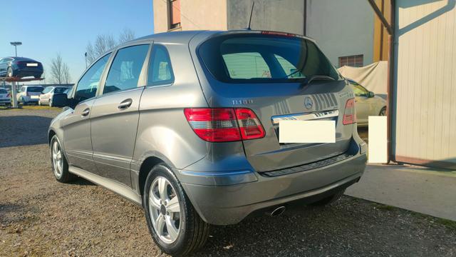 MERCEDES-BENZ B 180 usata, con Alzacristalli elettrici