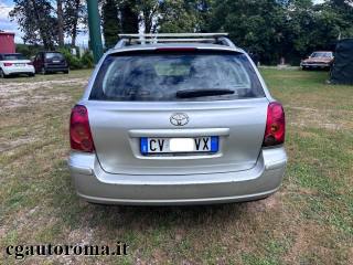 TOYOTA Avensis usata, con Autoradio