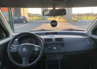 SUZUKI Swift usata, con Sedile posteriore sdoppiato