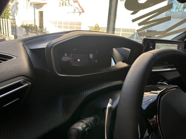 PEUGEOT 2008 usata, con Sistema di navigazione