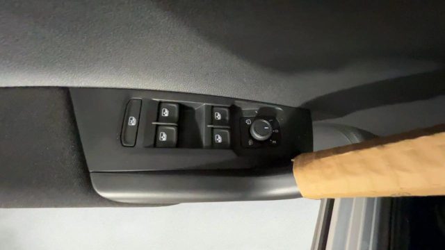 VOLKSWAGEN Taigo usata, con Airbag testa