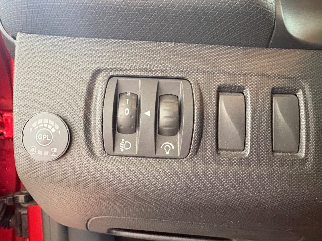 RENAULT Clio usata, con Luci diurne LED