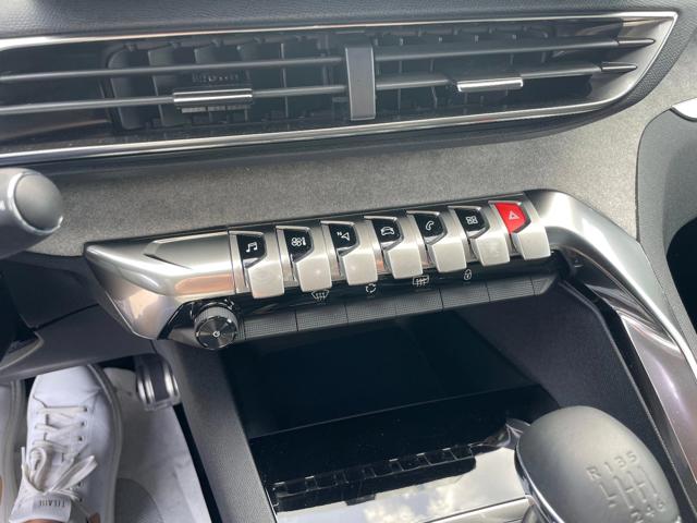 PEUGEOT 3008 usata, con Touch screen
