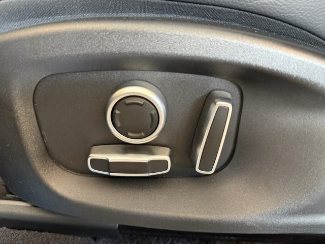 JAGUAR E-Pace usata, con Park Distance Control