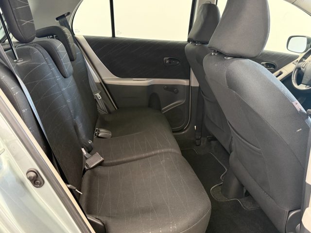 TOYOTA Yaris usata 13