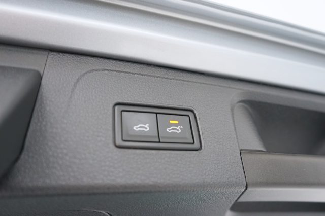 VOLKSWAGEN Passat Variant usata, con Sistema di navigazione
