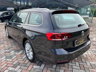 VOLKSWAGEN Passat Variant usata, con Cerchi in lega