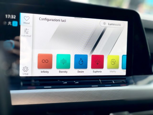 VOLKSWAGEN Golf Variant usata, con Controllo elettronico della corsia
