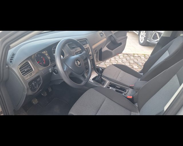 VOLKSWAGEN Golf usata, con Airbag testa