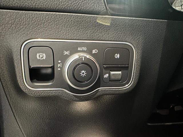 MERCEDES-BENZ GLA 200 usata, con Controllo elettronico della corsia