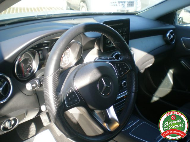 MERCEDES-BENZ GLA 200 usata, con Specchietti laterali elettrici