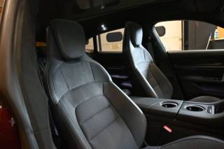 PORSCHE Taycan usata 37