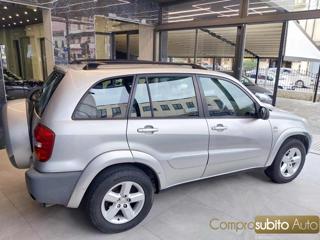 TOYOTA RAV 4 MY23 usata, con Alzacristalli elettrici