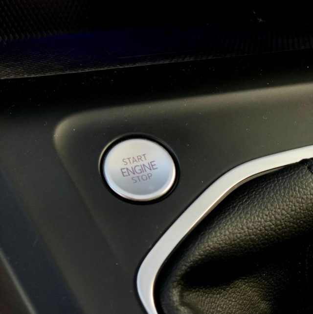 VOLKSWAGEN Golf usata, con Autoradio digitale