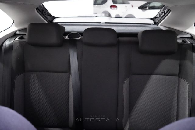 VOLKSWAGEN Taigo usata, con Airbag testa