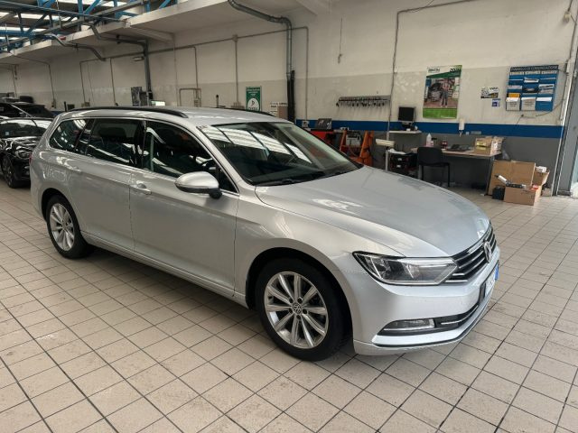 VOLKSWAGEN Passat Variant usata, con Autoradio