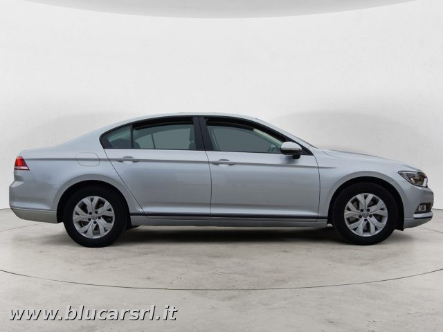 VOLKSWAGEN Passat usata, con Airbag