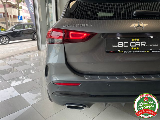 MERCEDES-BENZ GLA 200 usata, con Autoradio digitale